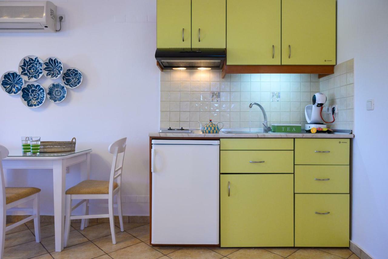 Mirabeli Apartments & Suites Поллонія Екстер'єр фото