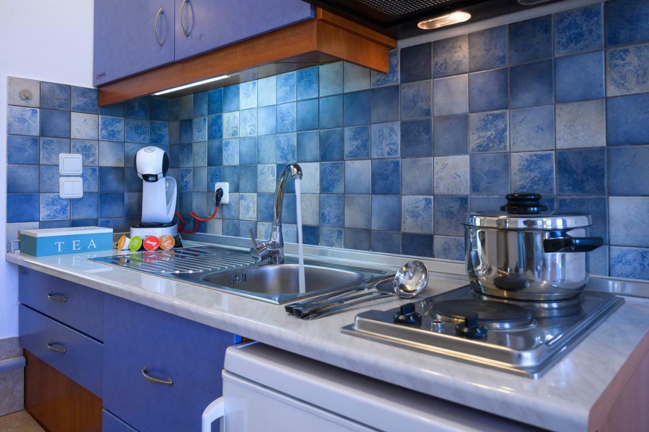 Mirabeli Apartments & Suites Поллонія Екстер'єр фото