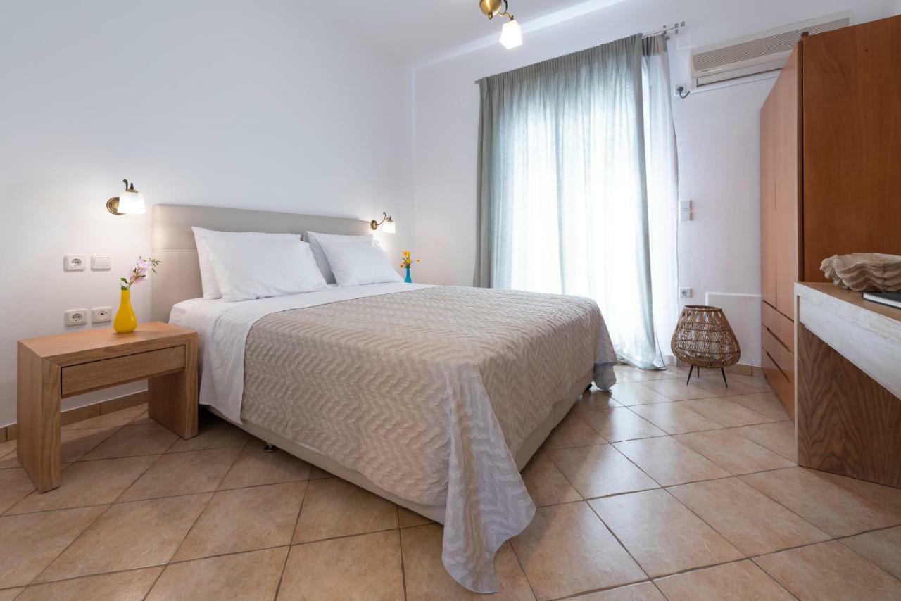 Mirabeli Apartments & Suites Поллонія Екстер'єр фото